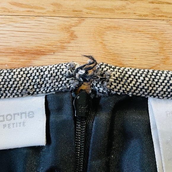 Liz Claiborne silk and wool suit - Picture 3 of 5